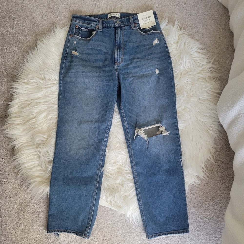 A&F Curve Love Ultra High Rise Straight Jeans - Picture 2 of 10
